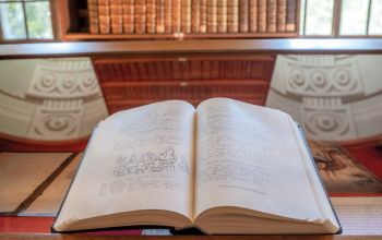 Különleges bibliagyűjtemény az egri Főegyházmegyei Könyvtárban
